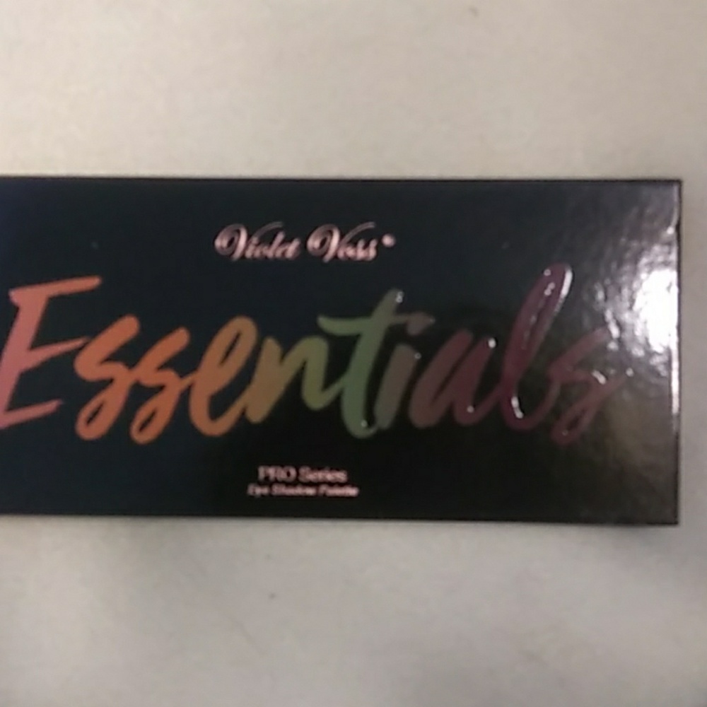 Violet Voss Essentials eyeshadow palette